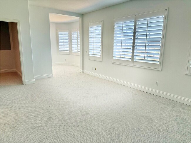 Building Photo - 9 Flintridge Ave
