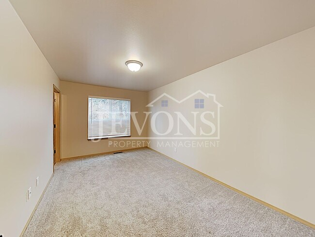 Building Photo - 708 N 29th Ave