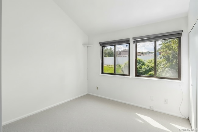 Building Photo - 71 Fox Run