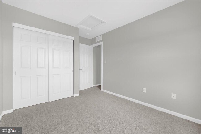 Building Photo - 105 N Yeingst Dr