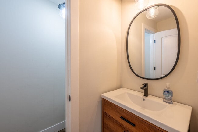 Building Photo - 139 W 4th Ave