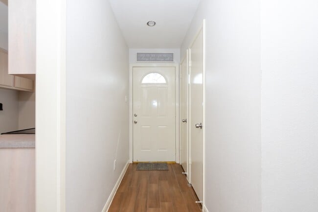 Building Photo - 7950 Grove Ridge Dr