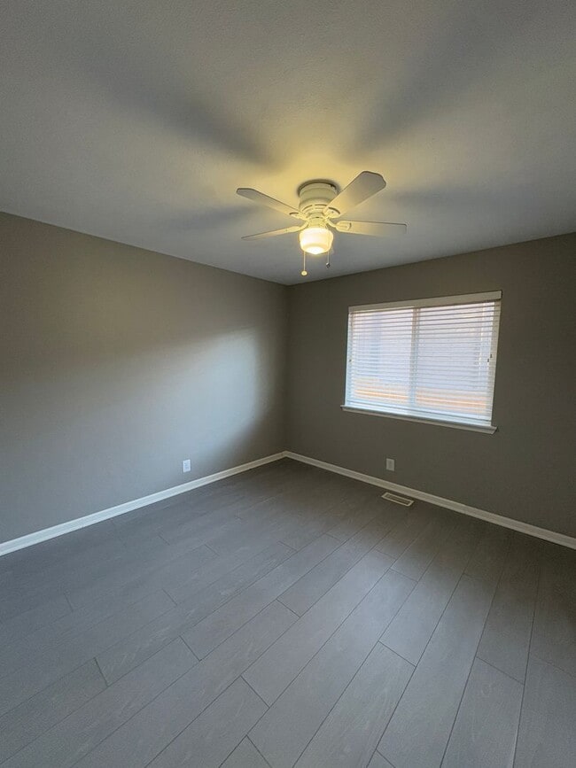 Building Photo - Kirkland Rambler - 3 bedroom 1.75 bath