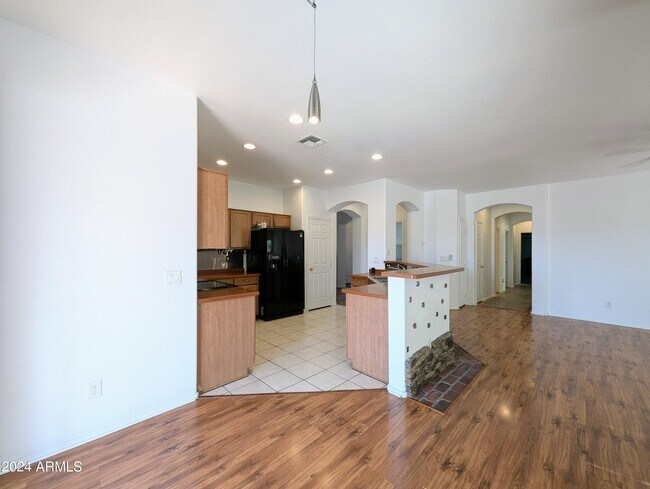 Building Photo - 1530 E Branham Ln