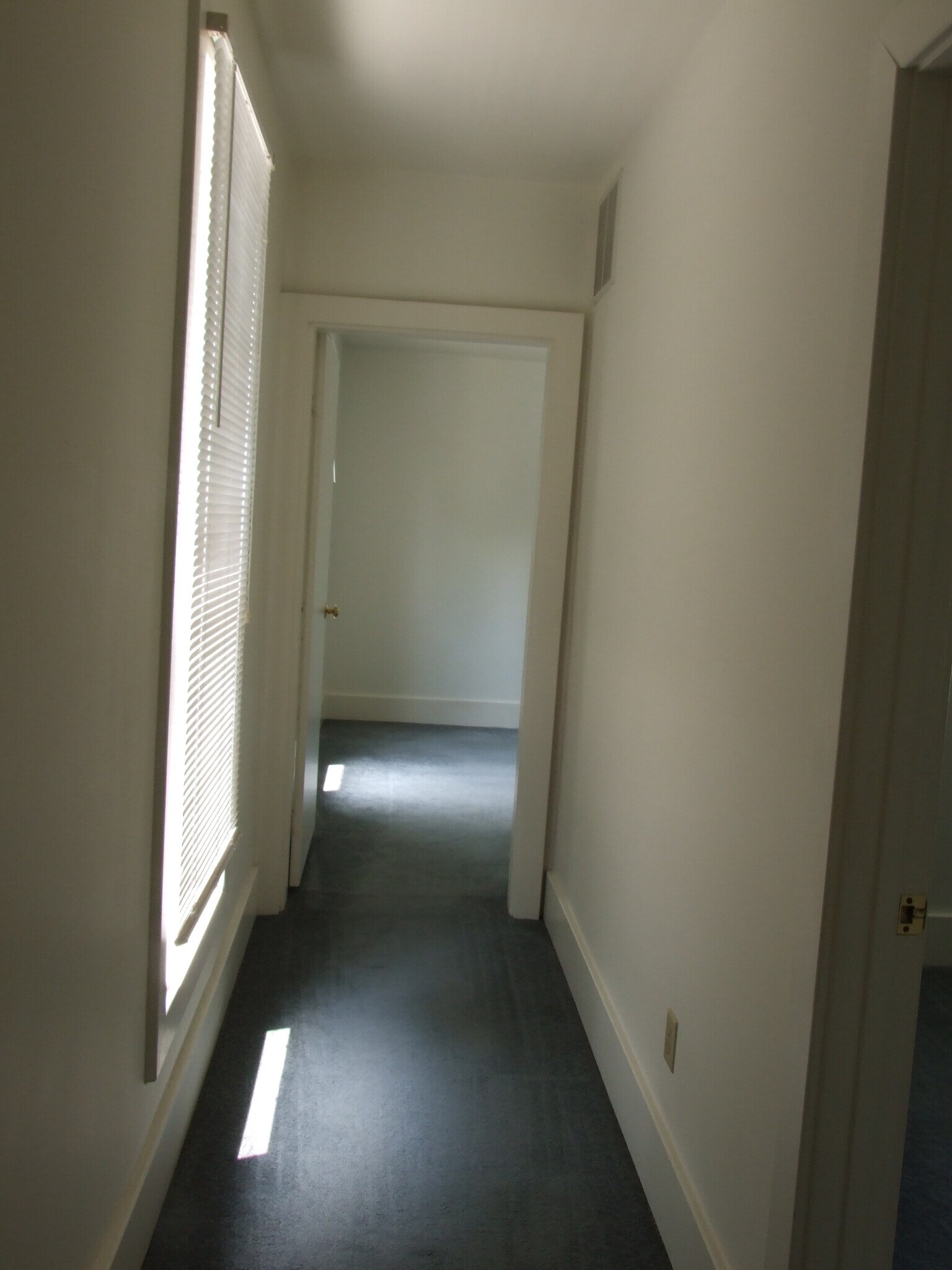 Building Photo - 20 S Shafer St