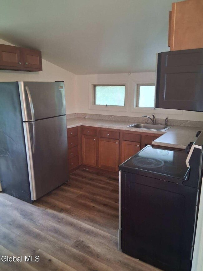 Building Photo - 353 3rd St