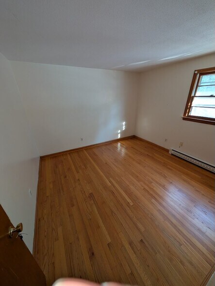 Building Photo - 83 Shawn Dr