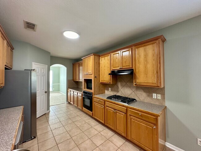 Building Photo - 9222 Memorial Grove Dr