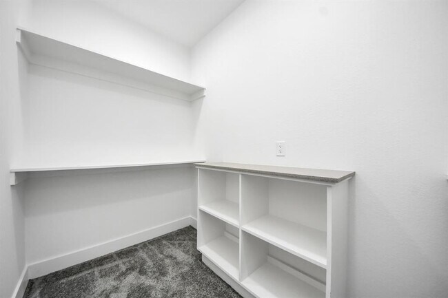 Building Photo - 673 Rd 5822