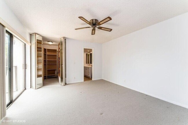Building Photo - 6138 SE Riverboat Dr