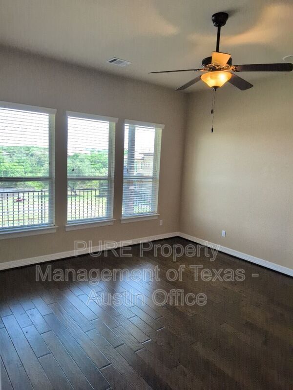 Building Photo - 325 Lombardia Dr