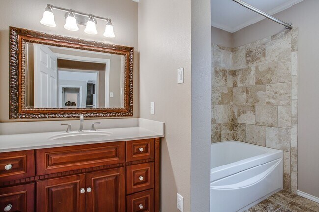 Building Photo - Pre leasing for fall 2026! 4/2 in Tech Terrace