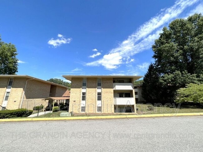 Building Photo - 5260 Crossbow Cir