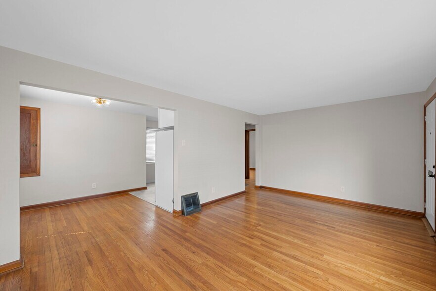 Building Photo - 7821 Morganford Rd