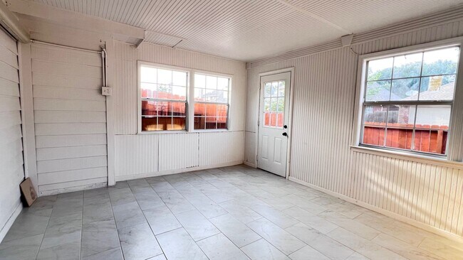 Building Photo - 15322 Newly Dr