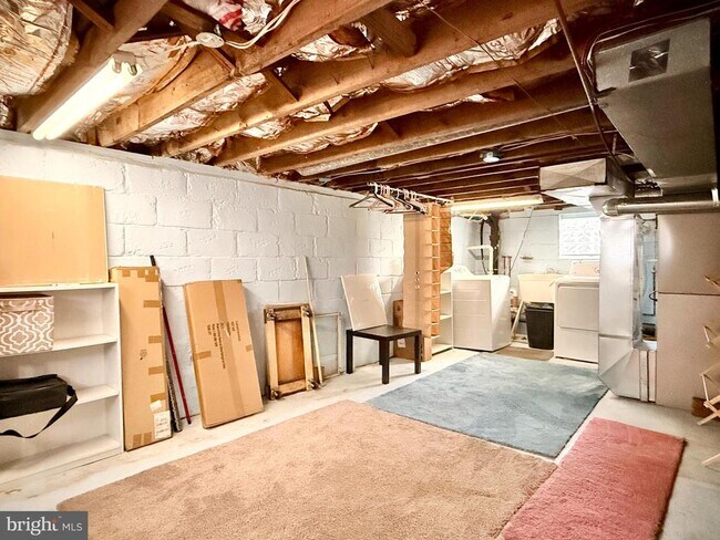 Building Photo - 7041 Harvey Ave