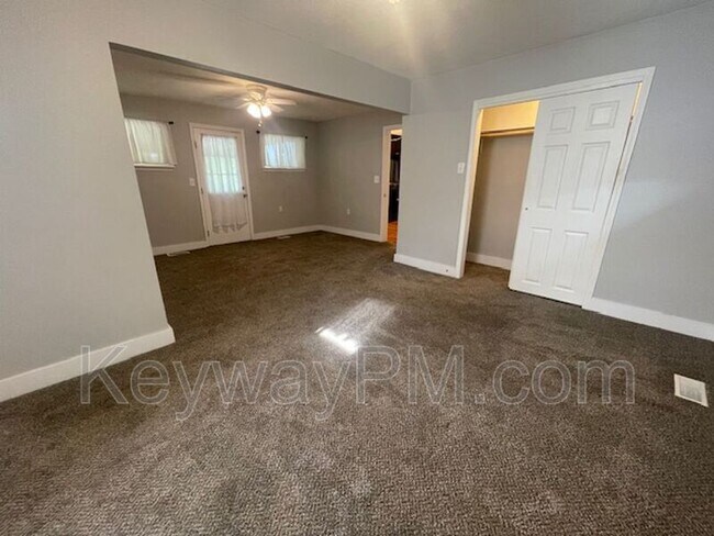 Building Photo - 506 Pershing Dr