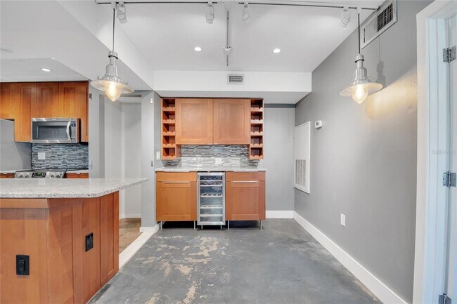 Building Photo - 3034 Parkway Blvd