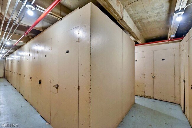 Building Photo - 10301 Lake Ave