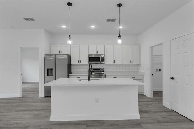 Building Photo - 2211 SW 153rd Pl Rd