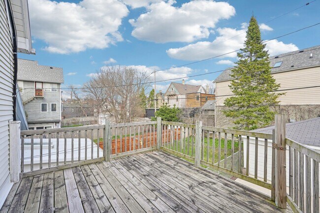 Building Photo - 1660 N Marshall St