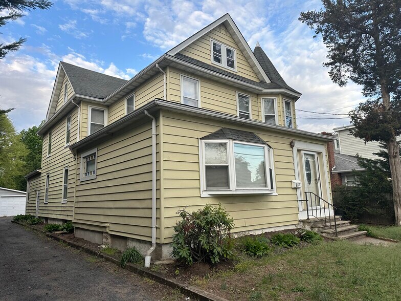 Building Photo - 212 Jackson Ave