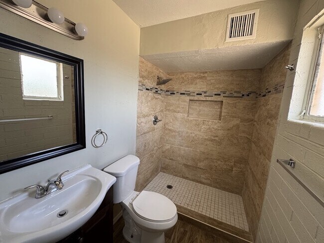 Building Photo - 4738 N 47th Ave