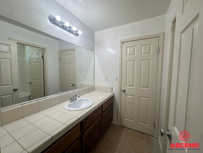 Building Photo - Gorgeous 2 Story Home off of Harris and Ol...