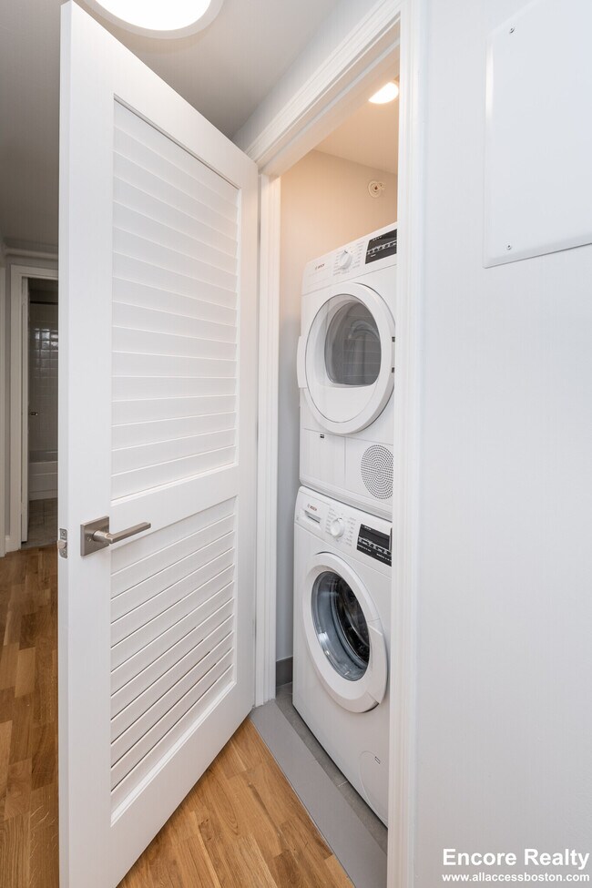 Building Photo - 1410 Columbia Rd