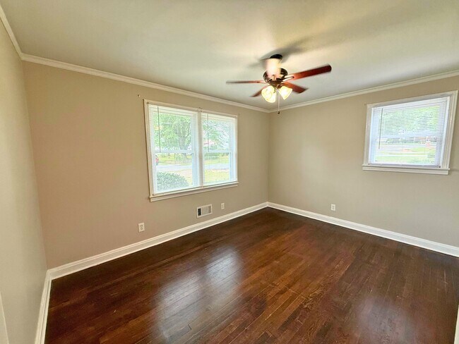 Building Photo - 12 Templewood Dr