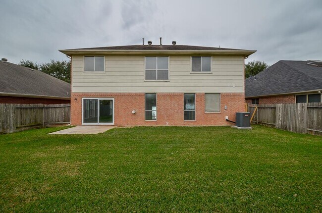 Building Photo - 139 Skycrest Dr