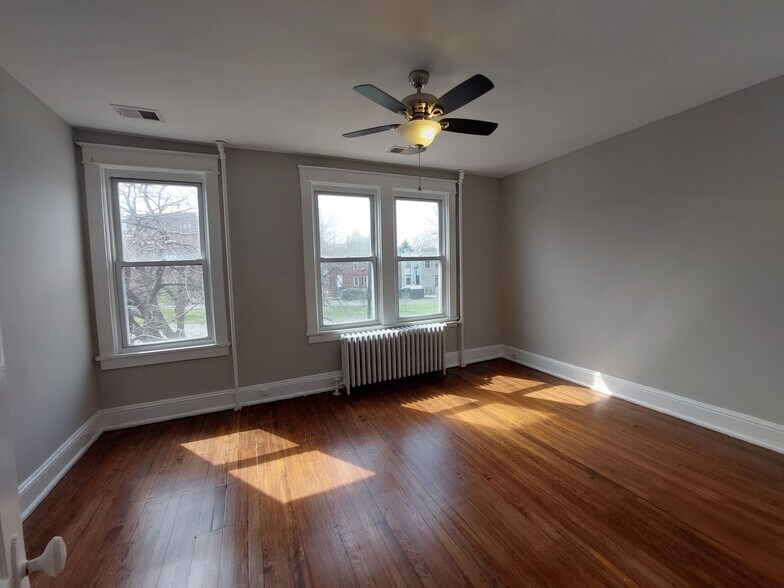 Building Photo - 1330 G St SE