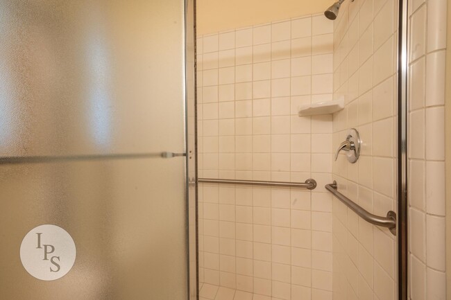 Building Photo - Fresno South East Home, 3BR/1BA, Built 195...