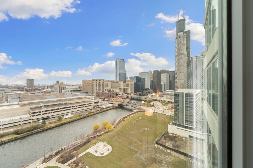 Building Photo - 720 S Wells St