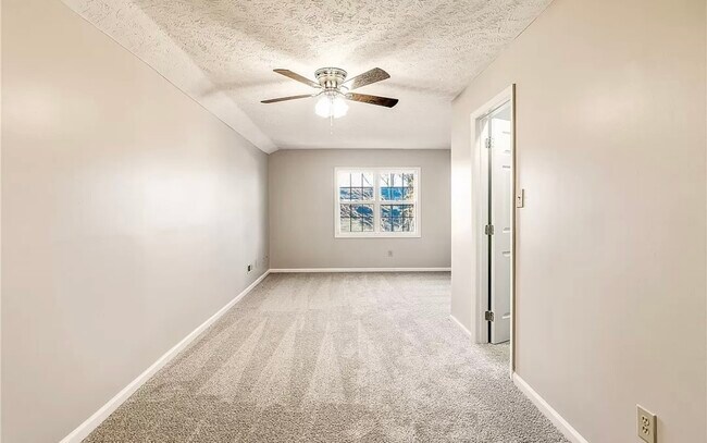 Building Photo - 116 Mosswood Dr