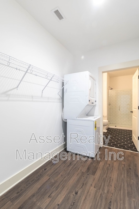 Building Photo - 1110 Franck St