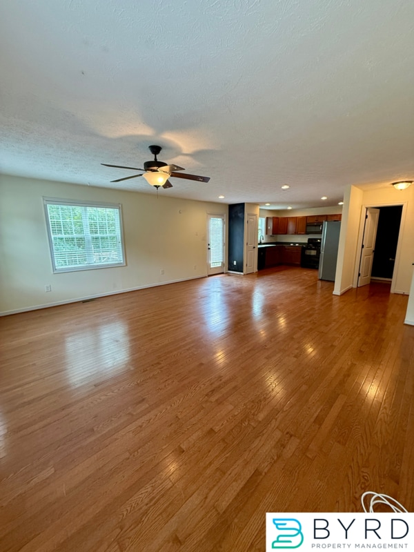 Building Photo - 1013 Sycamore Crest Dr