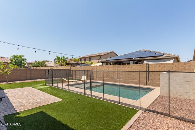 Building Photo - 21366 W Almeria Rd