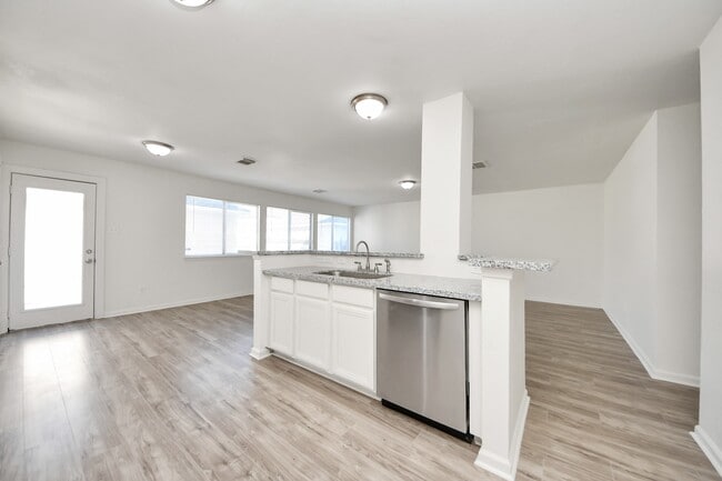 Building Photo - 20623 Patriot Park Ln