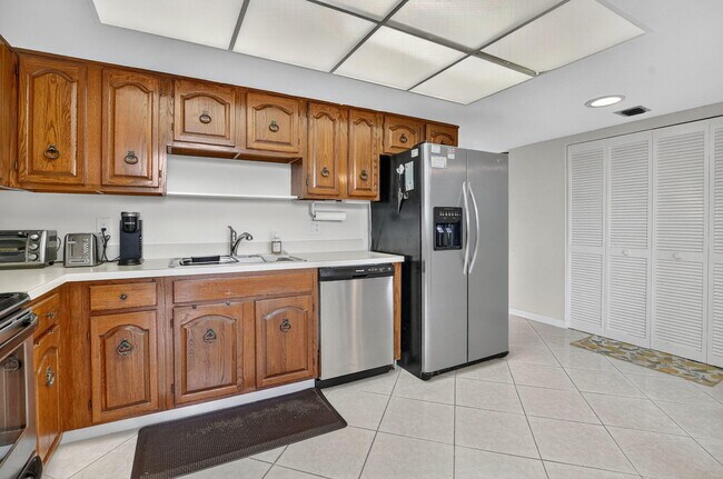 Building Photo - 6805 Willow Wood Dr