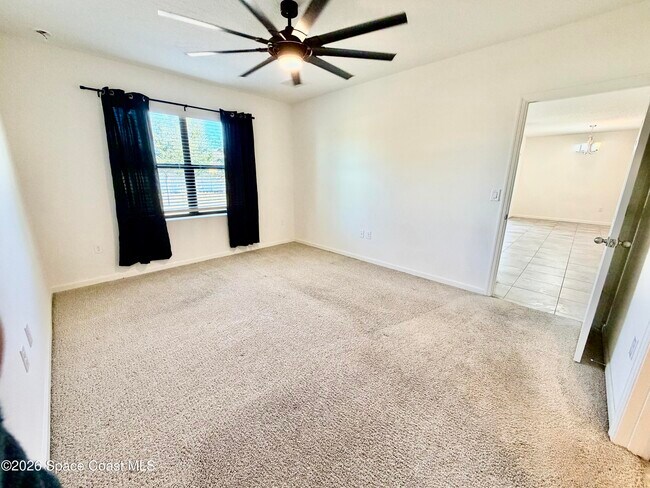 Building Photo - 388 Coyote Dr