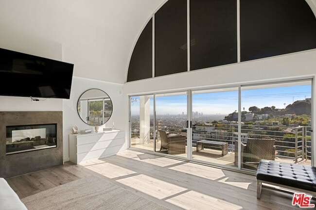 Building Photo - 8435 Franklin Ave