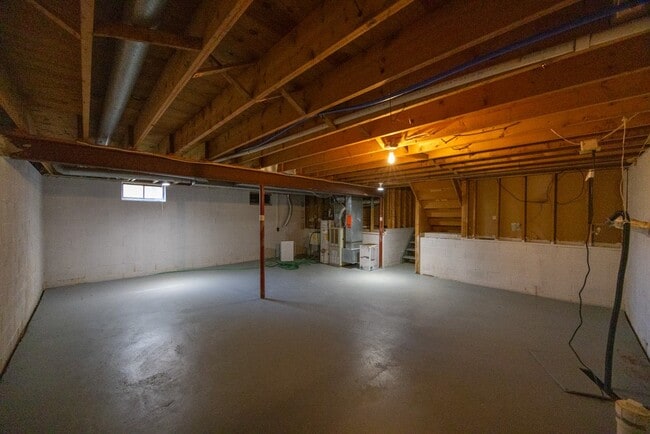 Building Photo - 202 Spring Tree Ln