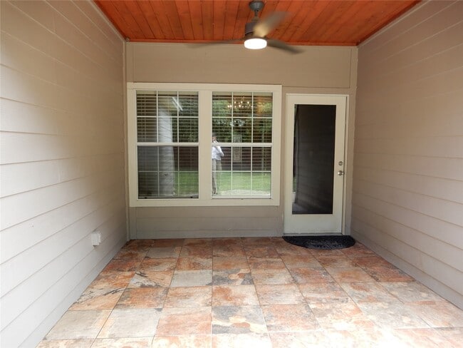 Building Photo - 13531 Russ Dr