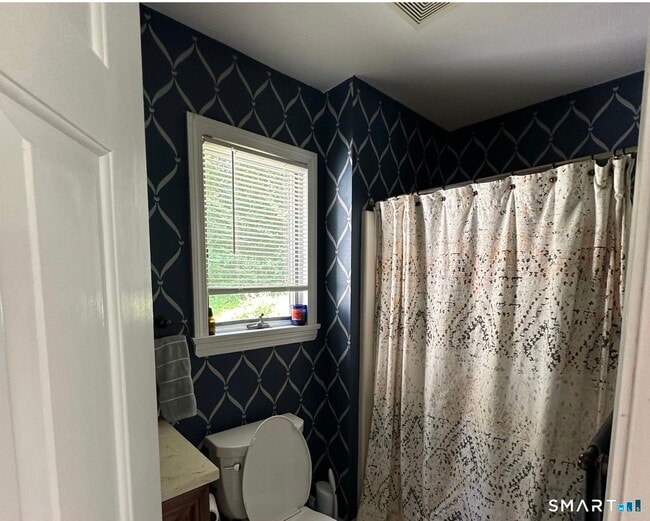 Building Photo - 11 Orchard Hill Rd