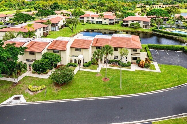 Building Photo - 8566 Casa Del Lago