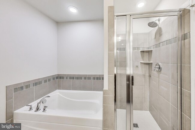 Building Photo - 645 Diamondback Dr