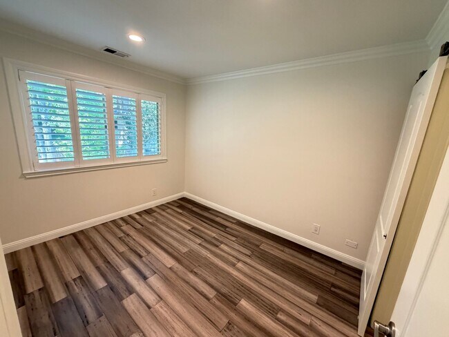 Building Photo - 1141 San Ramon Valley Blvd