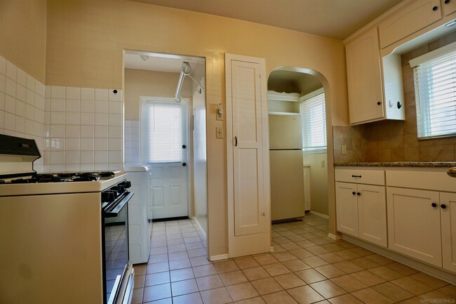 Building Photo - 2444 Curlew St