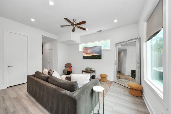 Building Photo - 9654 Habitat St
